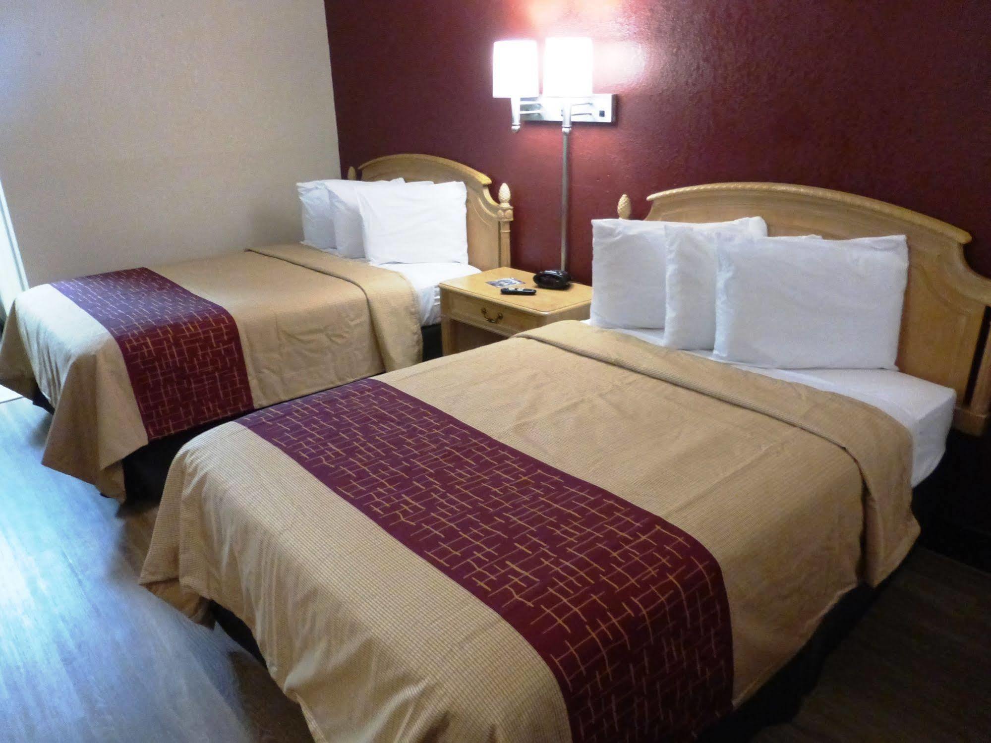 Red Roof Inn Fredericksburg North Eksteriør billede