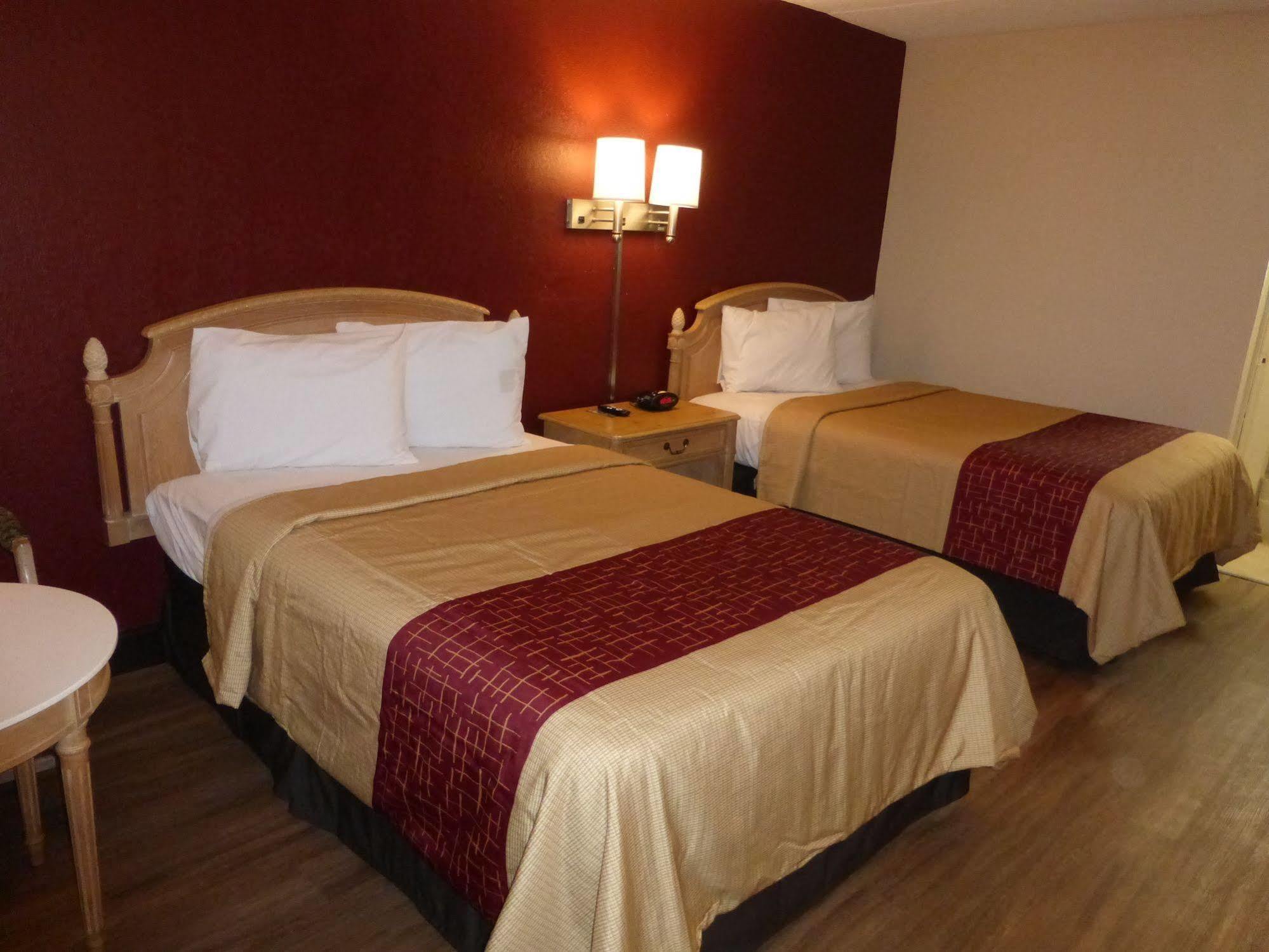 Red Roof Inn Fredericksburg North Eksteriør billede