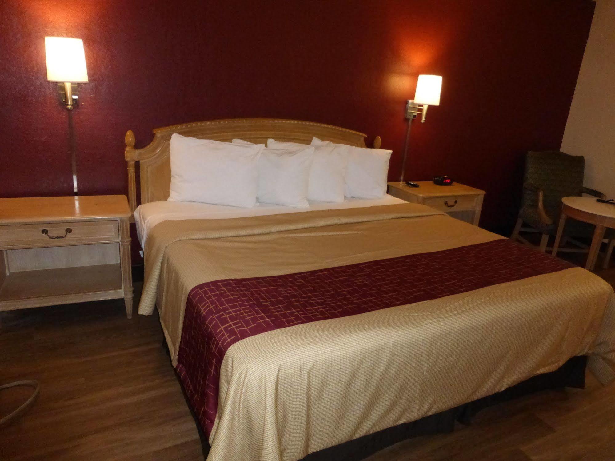 Red Roof Inn Fredericksburg North Eksteriør billede